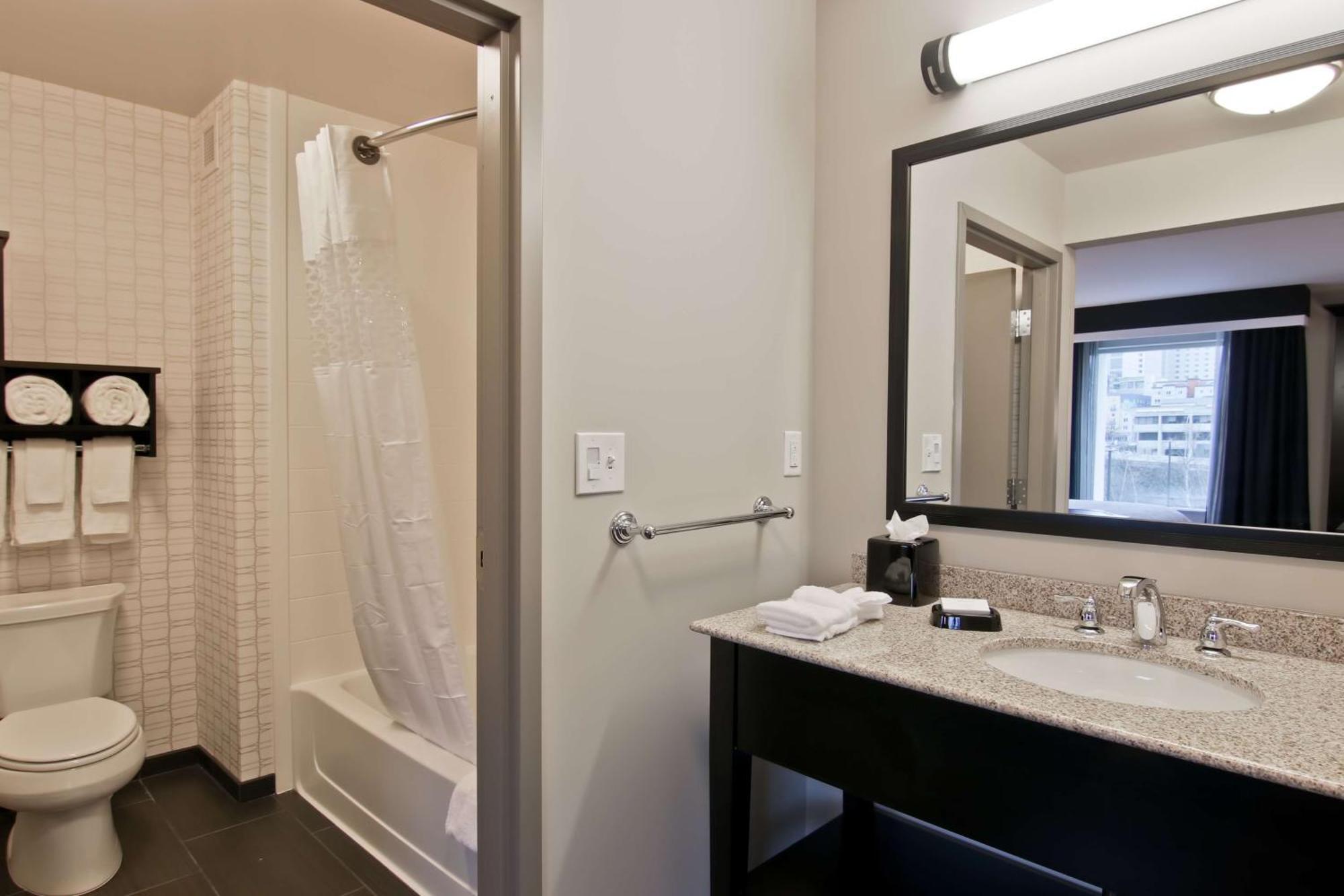 Hampton Inn & Suites Bellevue Downtown/Seattle Zewnętrze zdjęcie